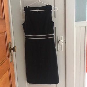 Ann Taylor 2 petite black and white dress